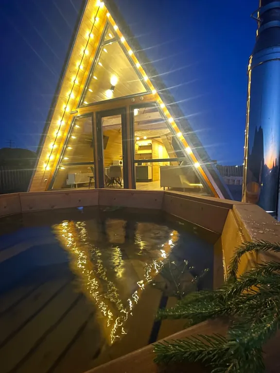 Коттедж Уютный домик Афрейм с видом на горы и лес — Аша