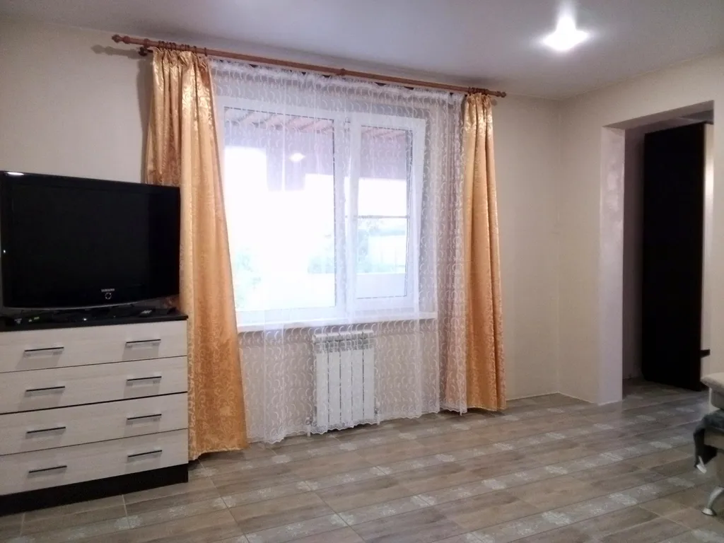 Коттедж Дом в цветущем саду — Темрюк