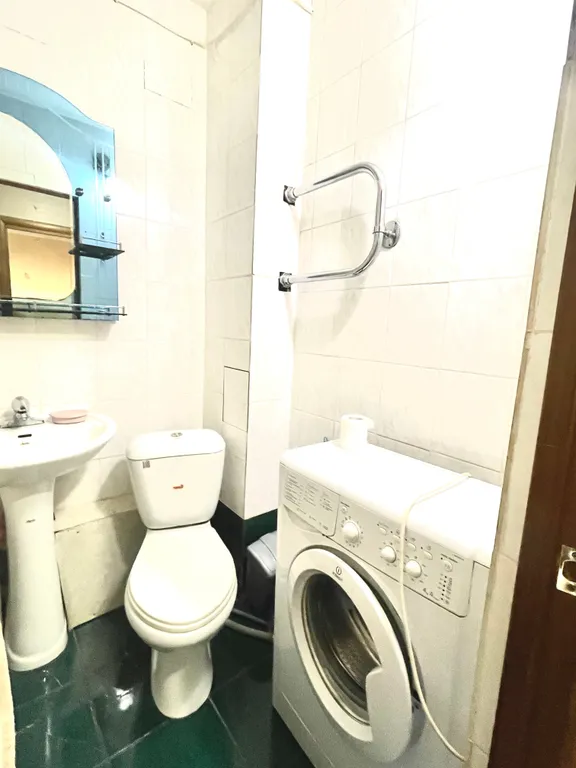 Уютная однокомнатная квартира, Находится на 8 -м этаже.