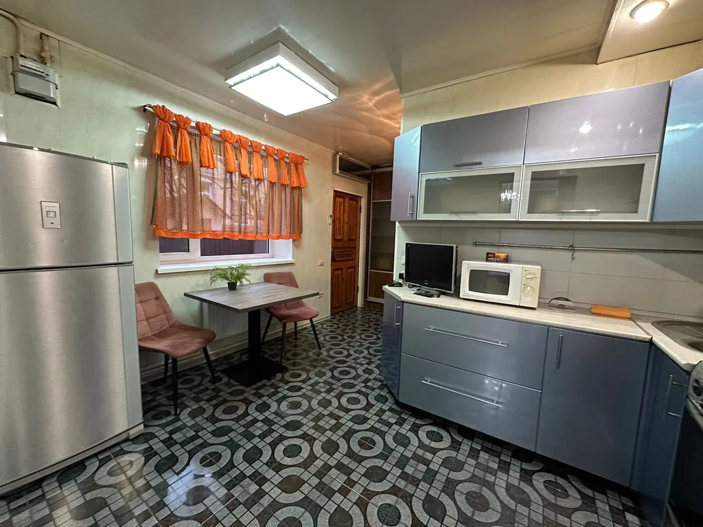 Коттедж Дом в Историческом центре с двором и въездом для автомобиля — Таганрог