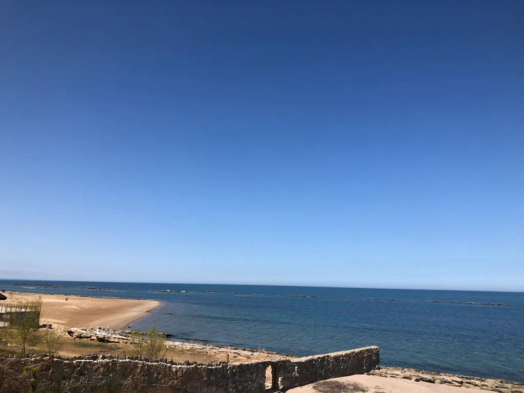 Квартира с видом на море, на берегу моря