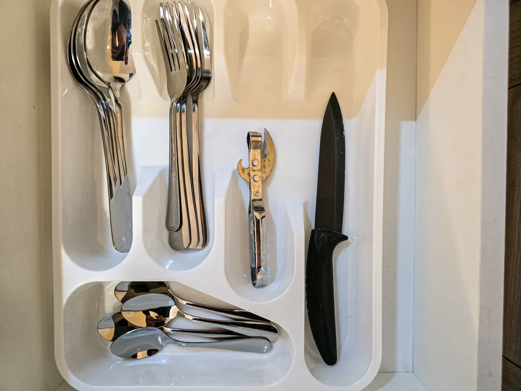 Уютная евродвушка с кроватью и диваном