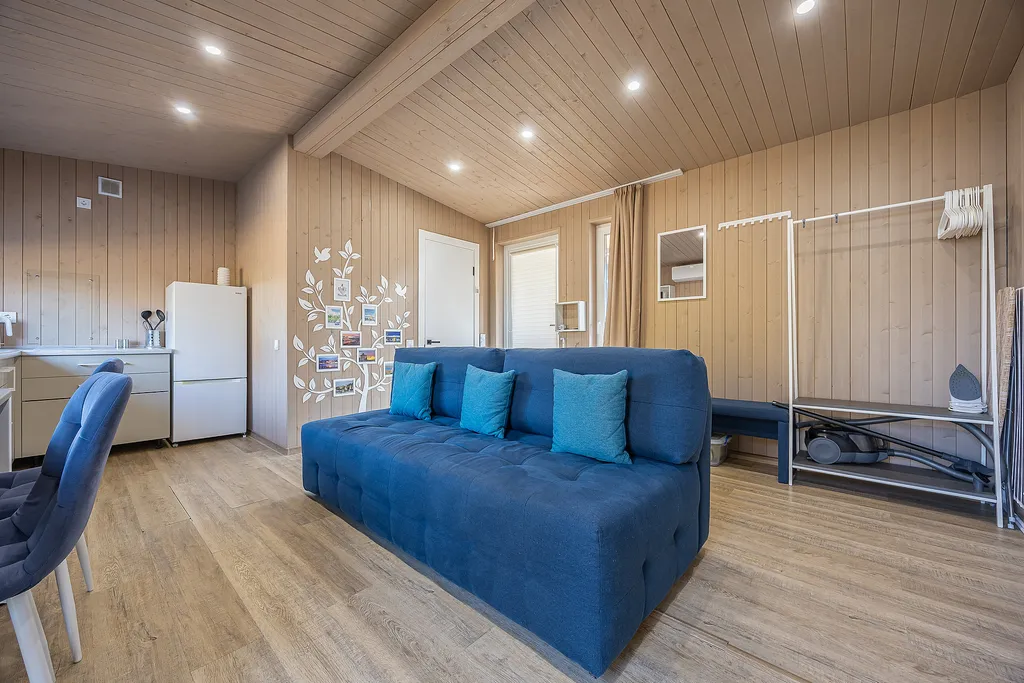 Коттедж Уютный новый домик в городе с горячей купелью — Новопокровское