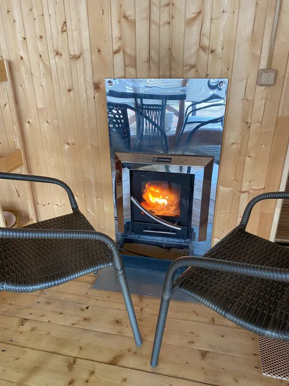 Домик у озера