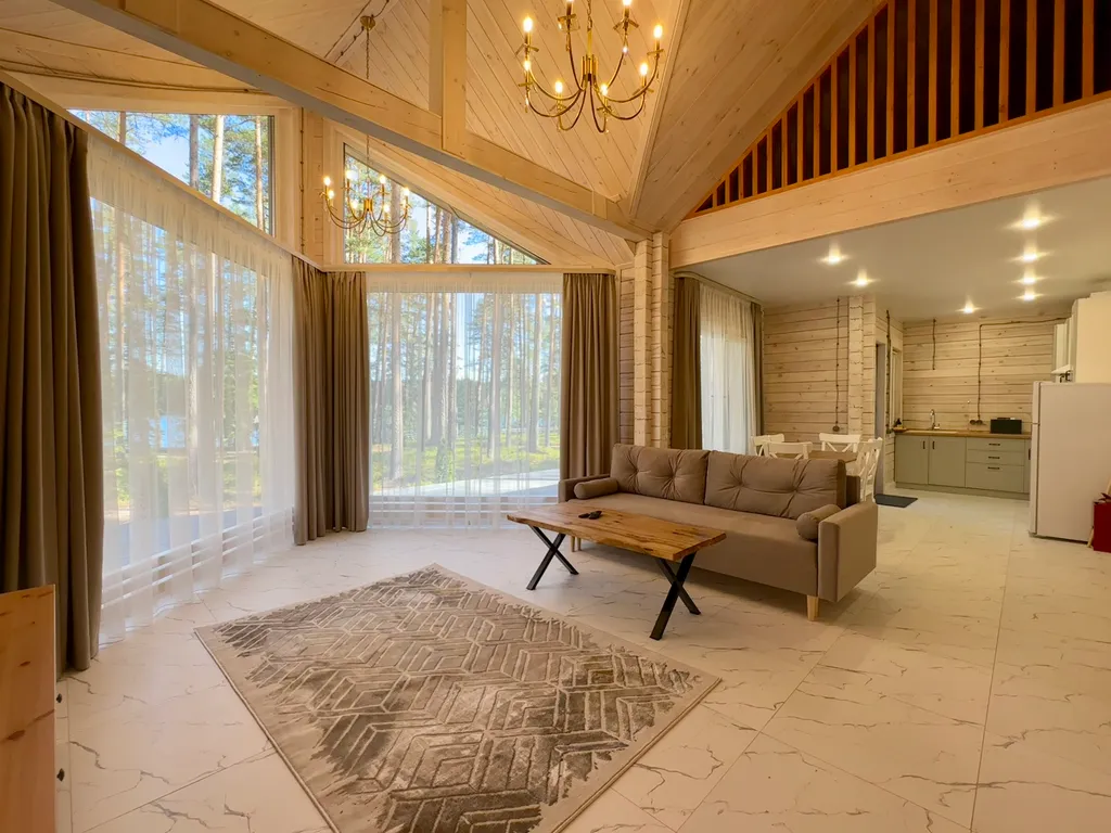 Уютный дом в сосновом лесу