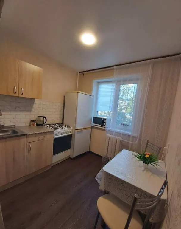 Уютная квартира напротив больницы Миротворцева и СГТУ