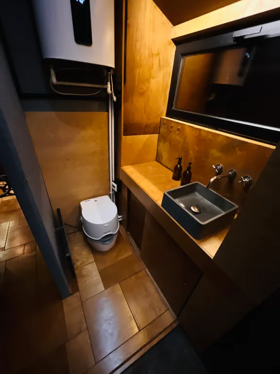 Домик на озере