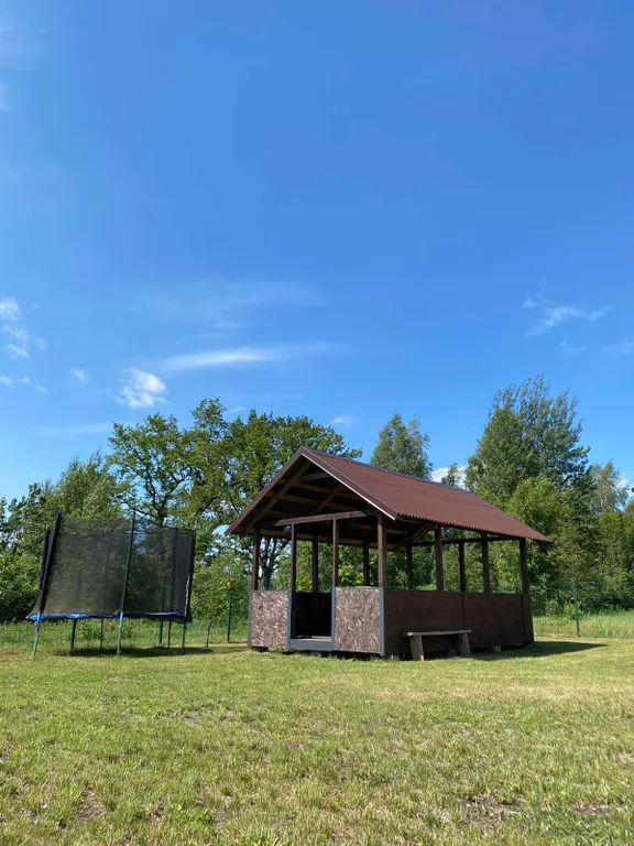 Уютные домики на берегу озера