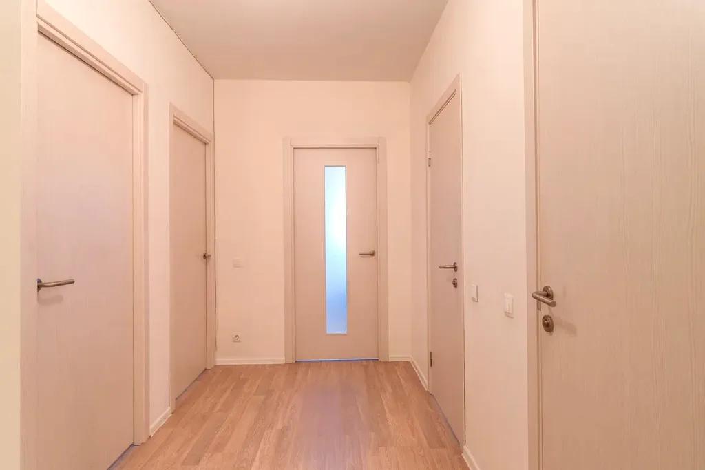 Шикарная 2-комнатная квартира с раздельными комнатами и балконом