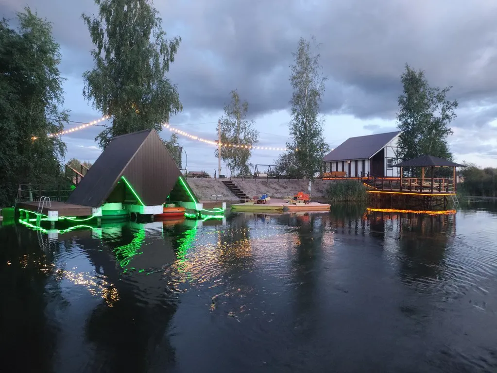 Дом отдыха на берегу озера