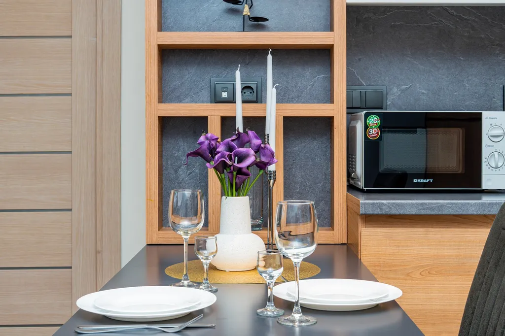 Стильная квартира с французским балконом в центре города