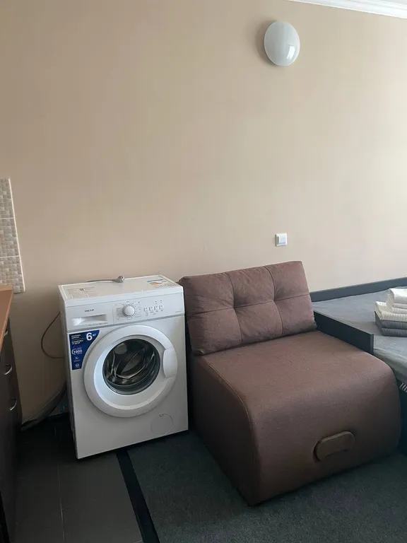 Тихий апартамент с кухонной зоной и стиральной машинкой