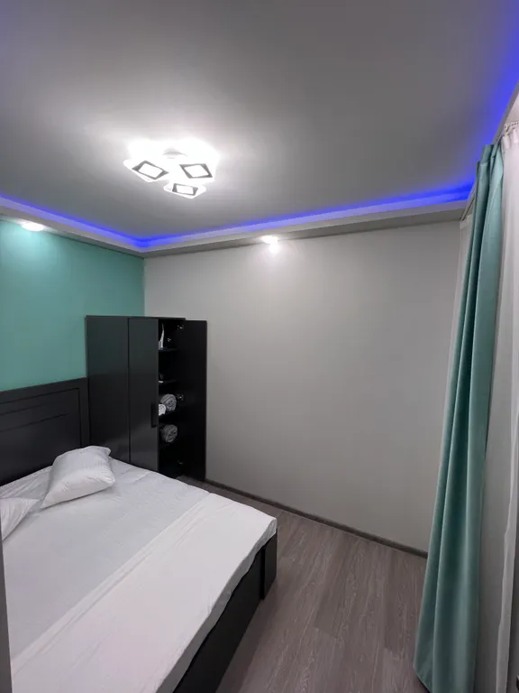 Sweet Yellow Apartment Self Check In