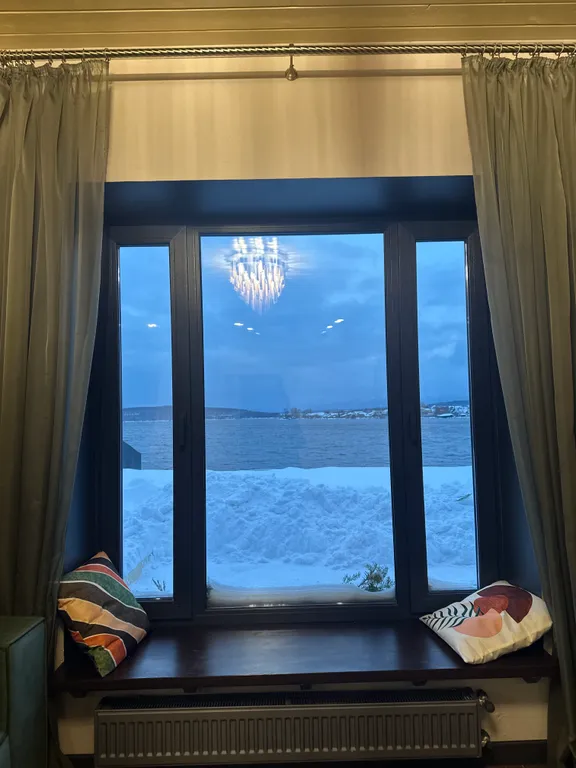 Коттедж "Грей Вилла"  на берегу водоема с потрясающими видами