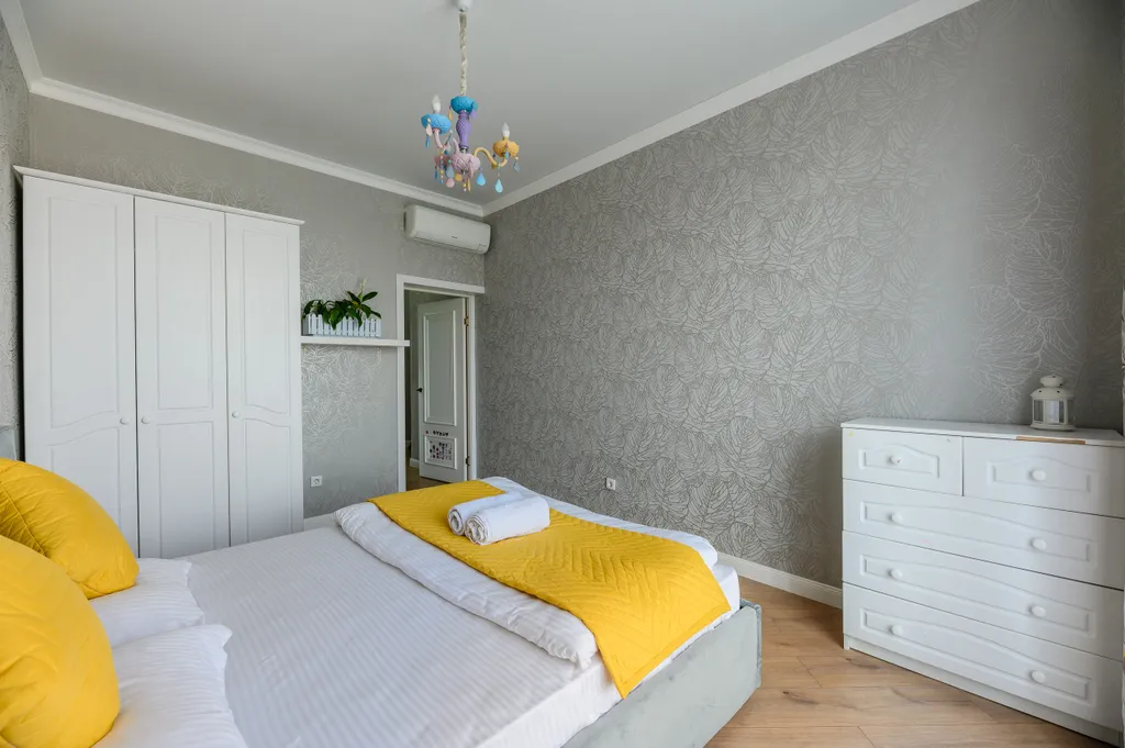 Трехкомнатная квартира с видом на горы в центре города