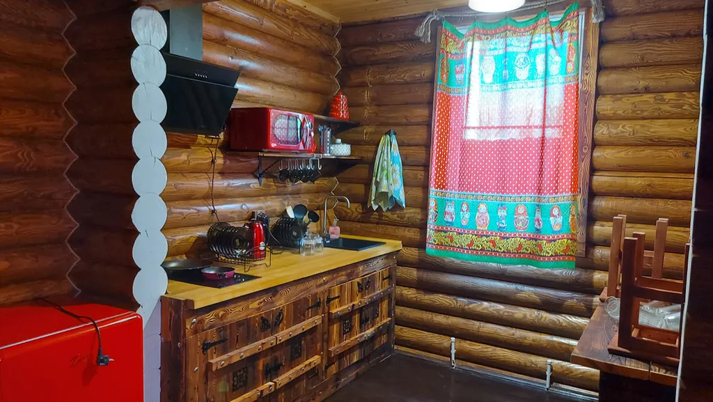 Двухэтажный сруб на 6 человек возле большого бассейна