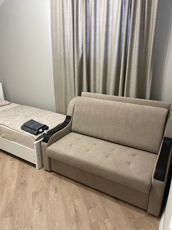 Просторный двухэтажный коттедж на берегу городского пляжа