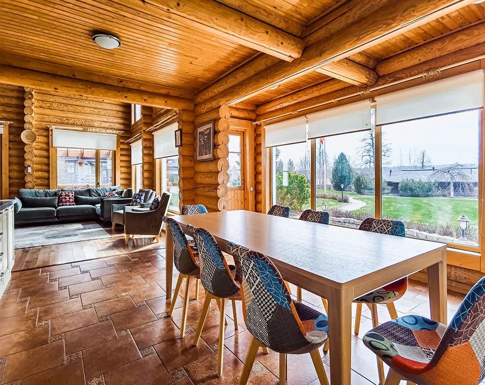 Уютный дом на берегу озера с тёплым бассейном на территории Порт Тихий