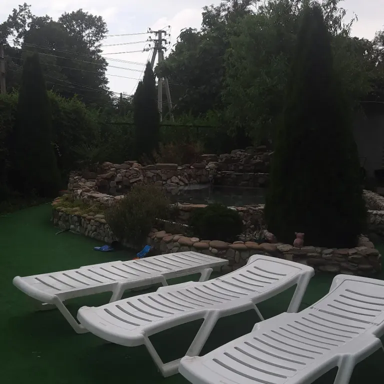 Уютный домик в тихом месте на берегу моря