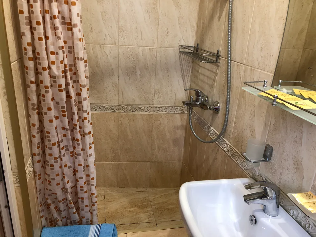 Уютный номер в центре, море - 600 метров