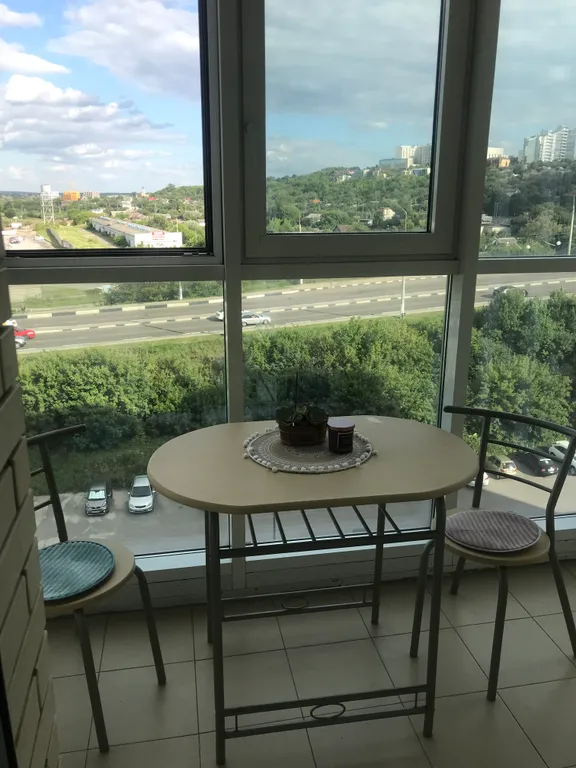 Апартаменты в ЖК Париж, центр. Парк Победы! Вода горячая есть.