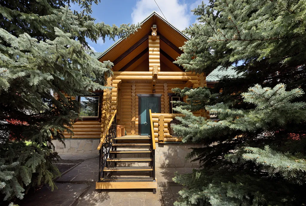 Деревянный большой дом для компаний и семей