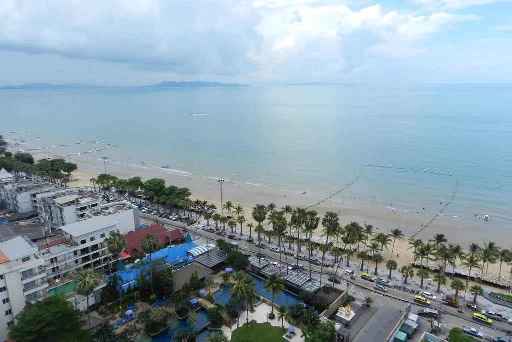 Студия с фронтальным видом на море