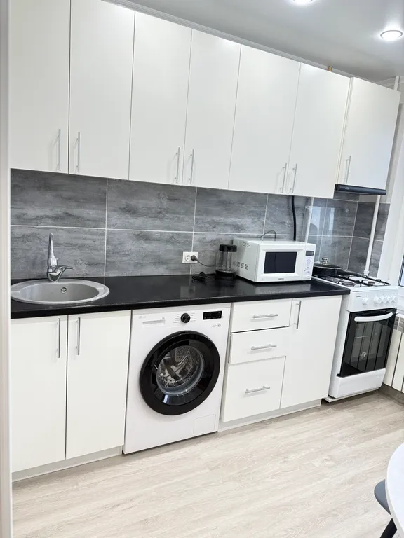 Уютная квартира с новым ремонтом и мебелью в центре