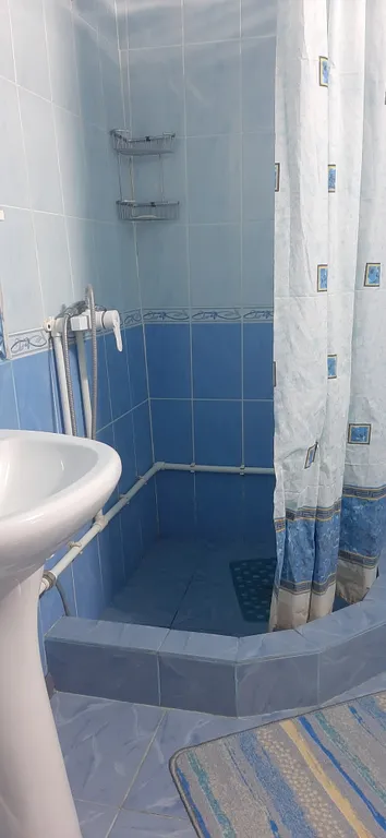 Отдельный дом без хозяев у залива