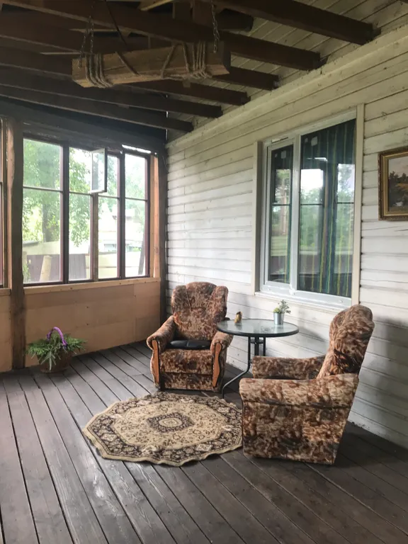 Уютный дом в черте города