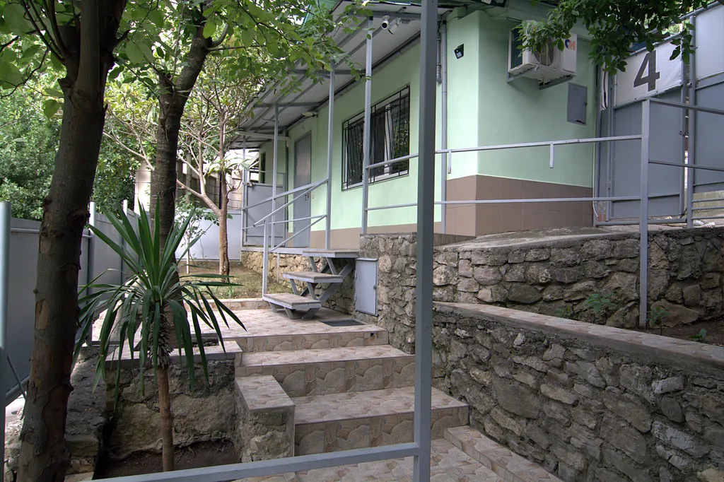 Коттедж Часть дома в парковой зоне города — Ялта