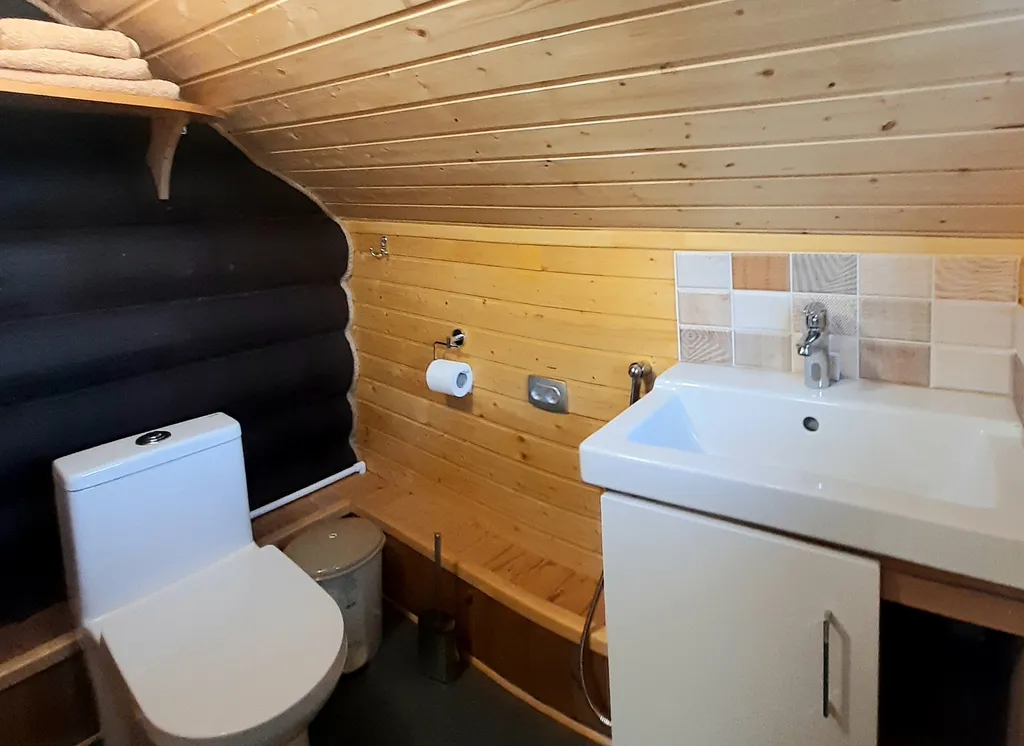 Дом-баня на берегу озера