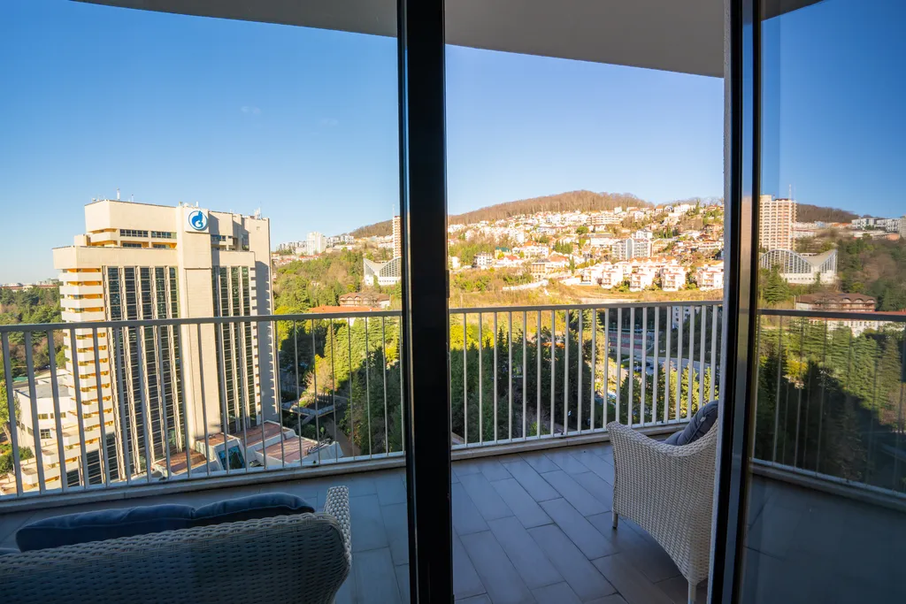 Трёхкомнатные апартаменты с видом на море и город