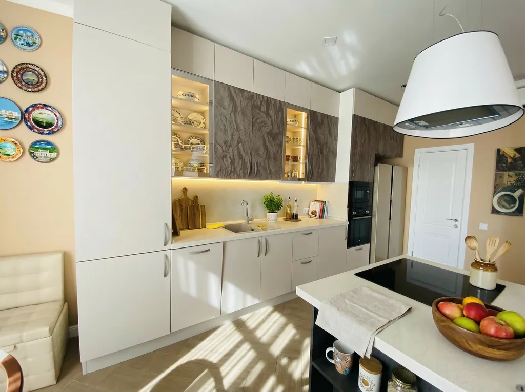 Трехэтажный коттедж с баней и бассейном