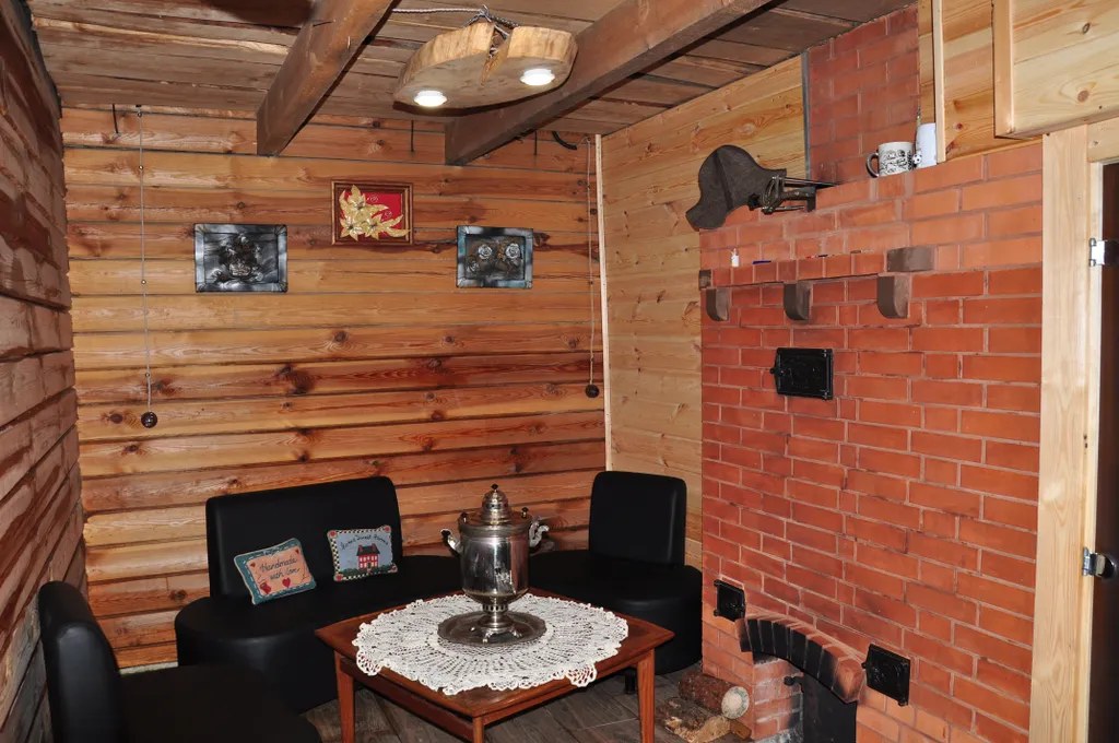 Хутор Избушка на опушке леса, возле реки