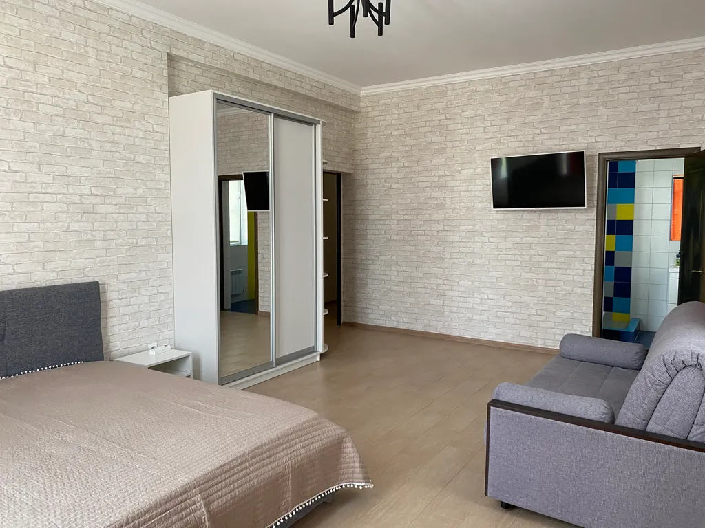 Дом в живописной деревне у моря с бассейном