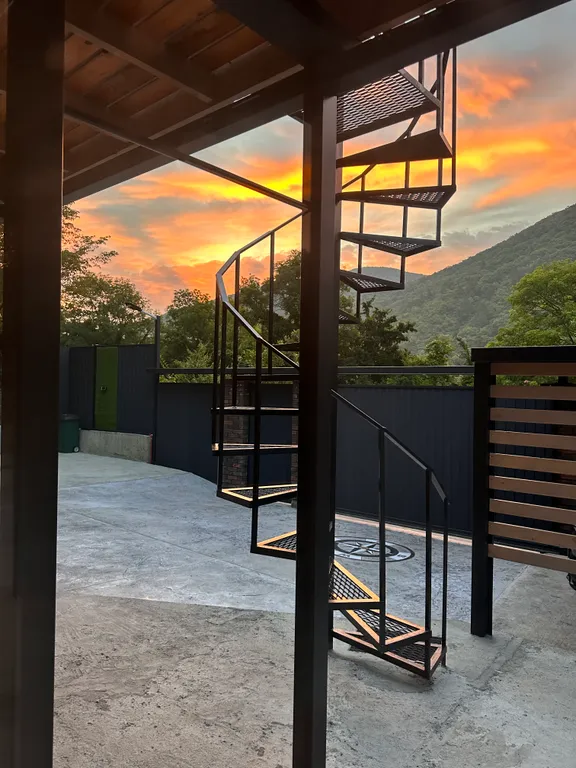 Коттедж Апартаменты рядом с морем ,с видом на горы у скалы парус — Прасковеевка