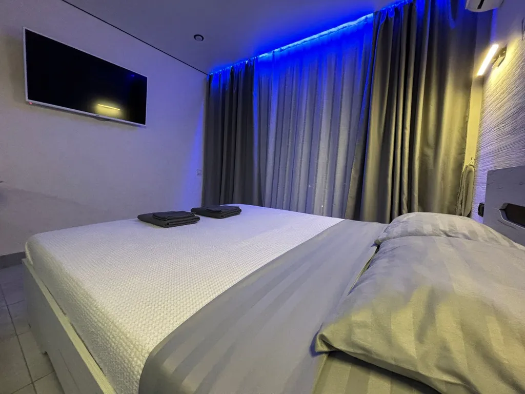 Студия с видом на бассейн