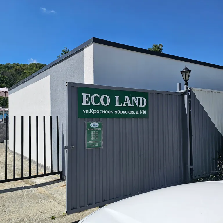 Студия с бассейном на территории