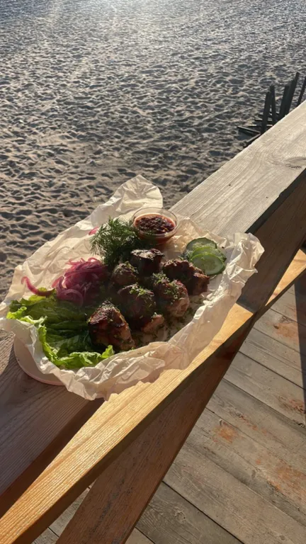 Атмосферные дома a-frame на берегу моря