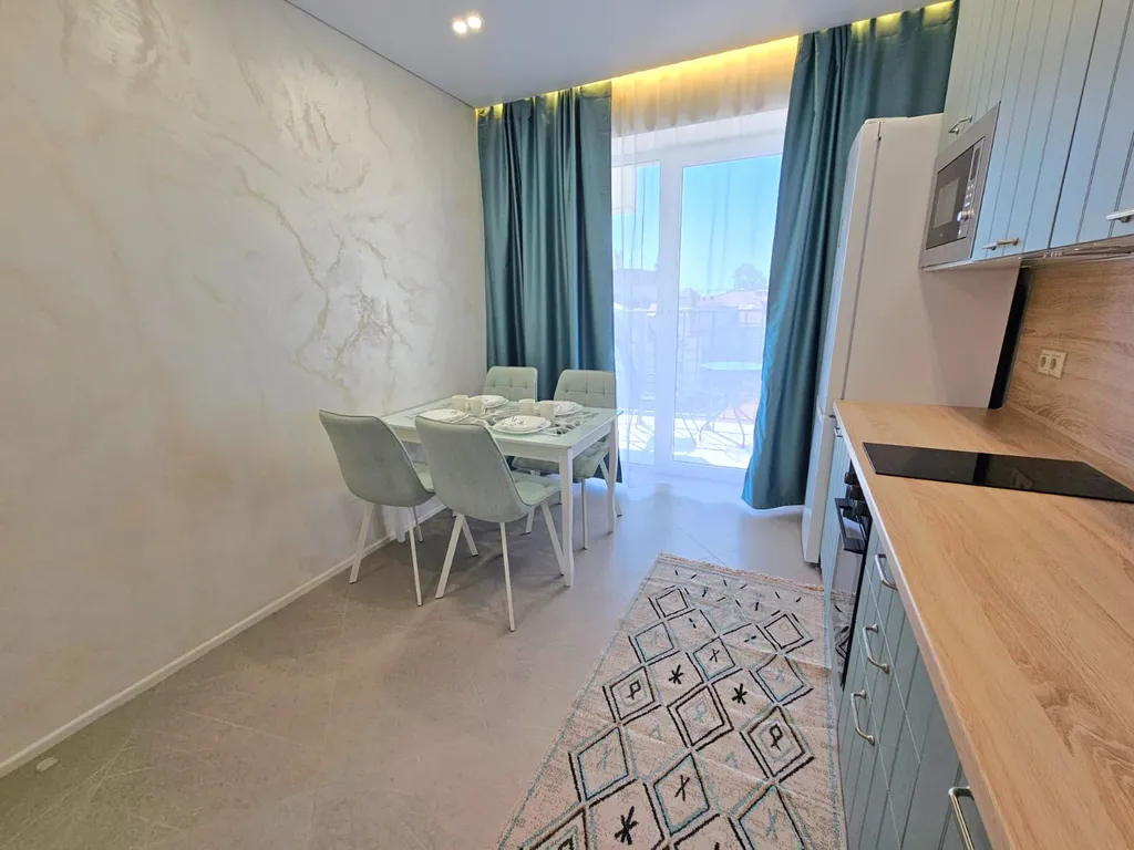 Большая квартира с видом на море