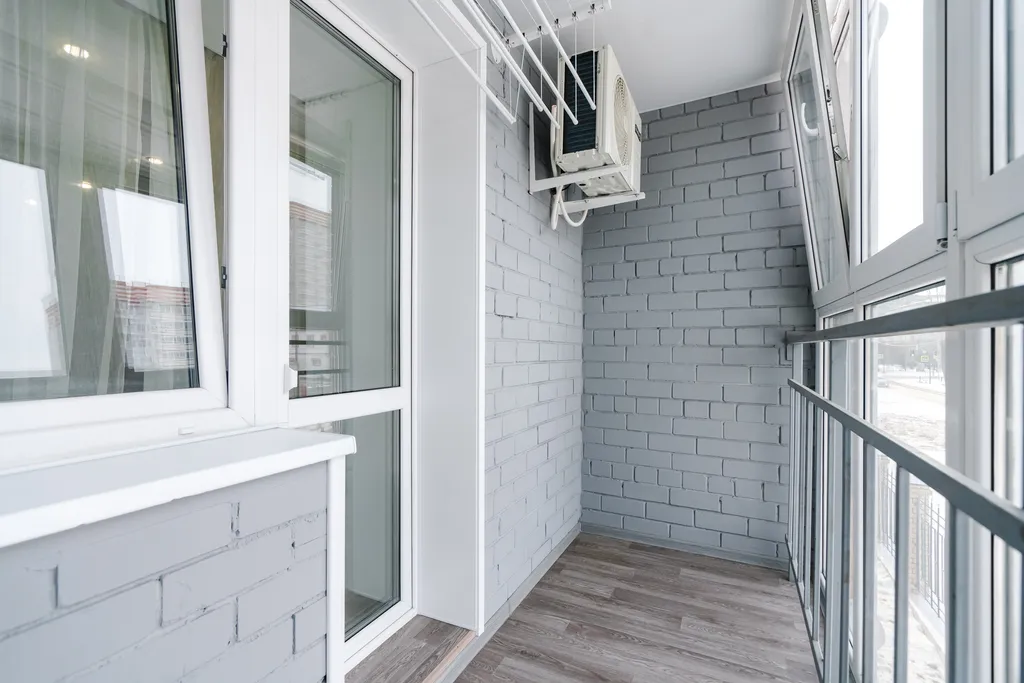 Рядом ТЦ Острова и набережная реки Амур