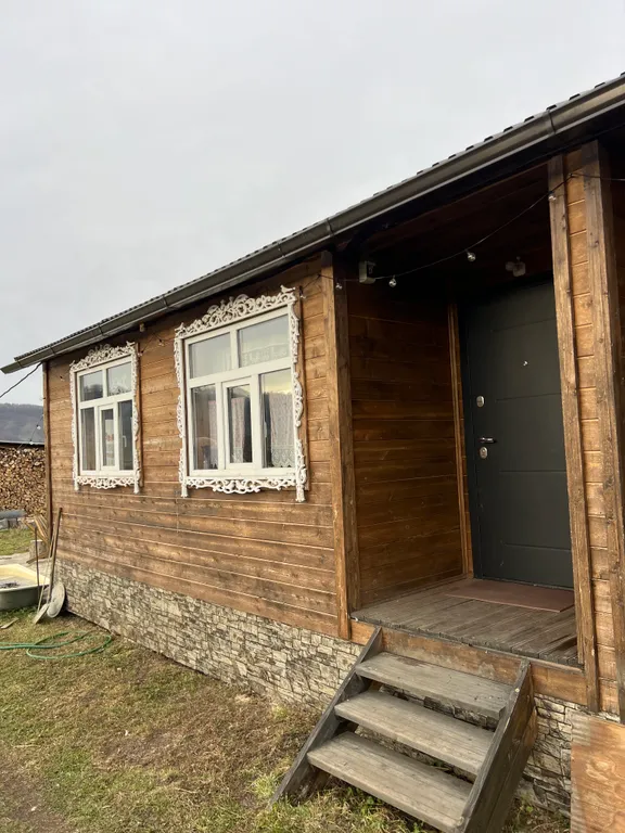 Дом в горах у реки