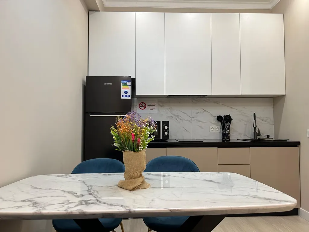 Стильная квартира с балконом в верхней части города