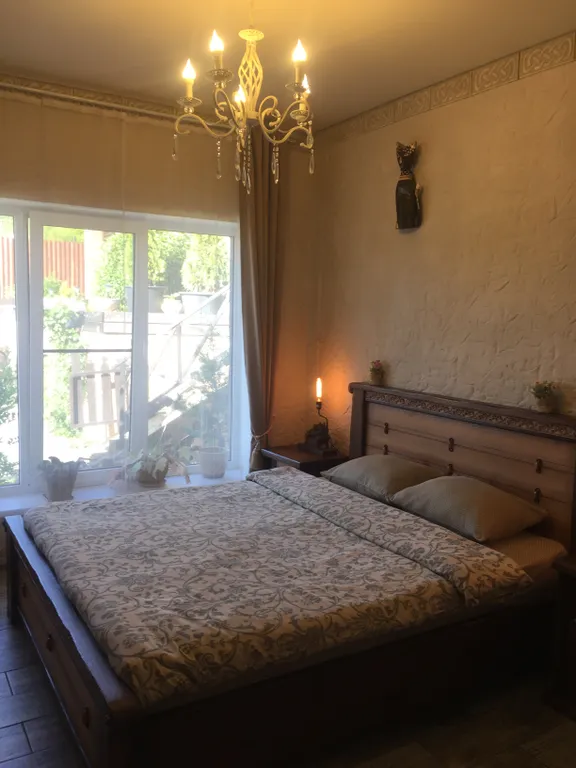 Вилла с бассейном и видом на озеро