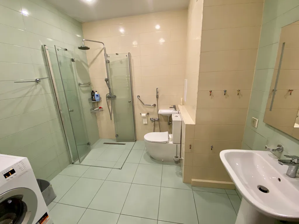 Просторный апартамент с видом на комсомольский парк рядом с озером