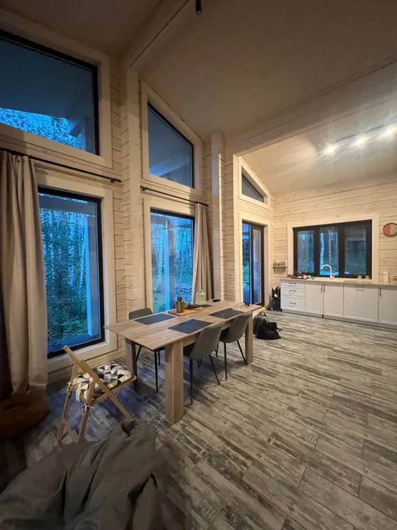 Сказочное шале в лесу