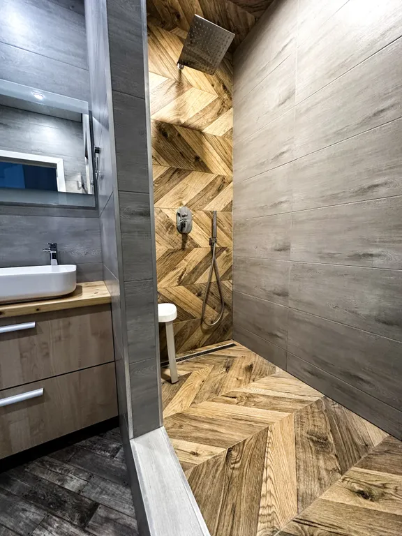 Geometry - просторная квартира с панорамным видом на реку в центре