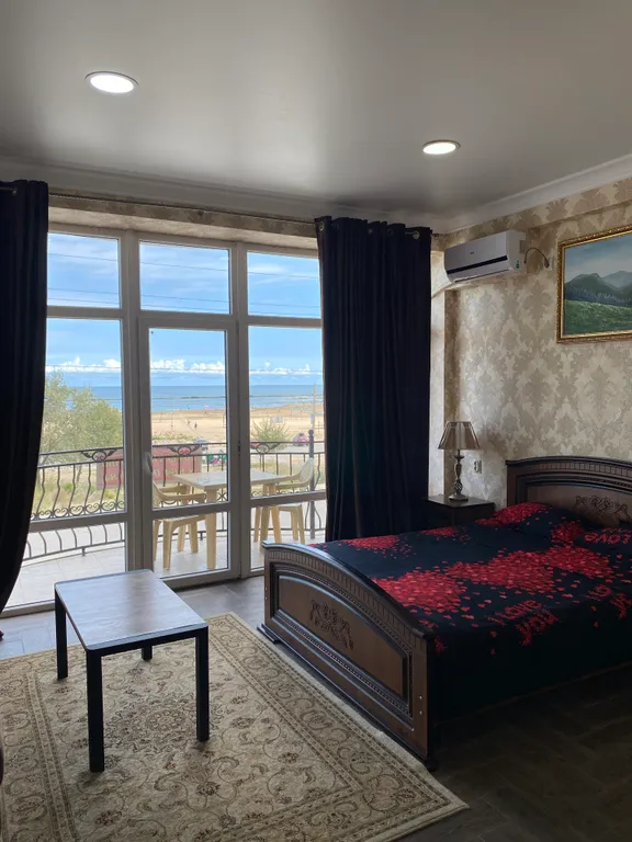 Первая береговая, балкон с видом на море