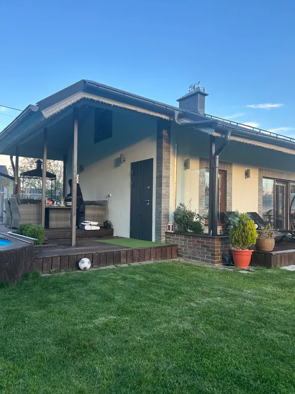 Домик у моря и озера